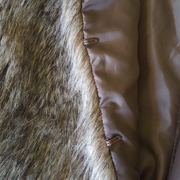 Faux fur vest - Picture 2 of 3